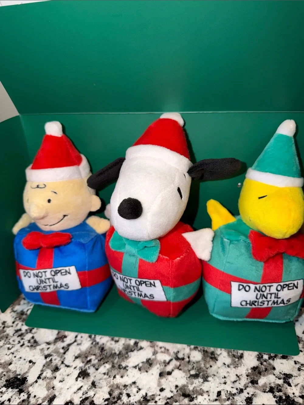 NWT Peanuts Dog Toys in Gift Box Snoopy Woodstock Charlie Brown